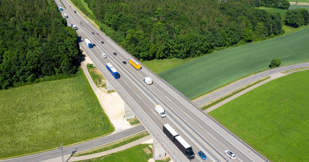 Logifit WMとは？富士通の拡張性に優れたWMS（倉庫管理システム）の特徴を解説 ロゴ・サービス画像