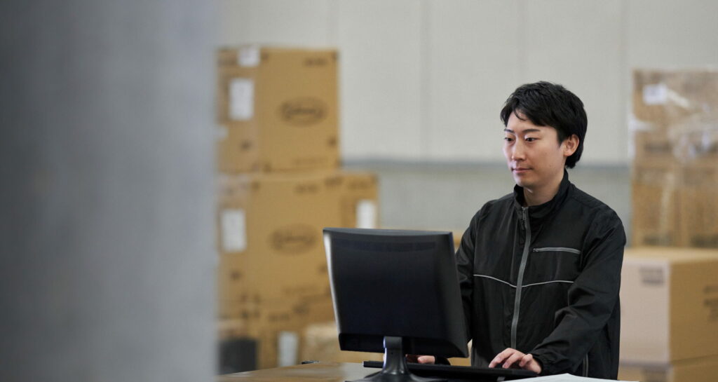 MOVO Vistaとは？サプライチェーン可視化を実現するTMSの特徴と機能を徹底解説 ロゴ・サービス画像